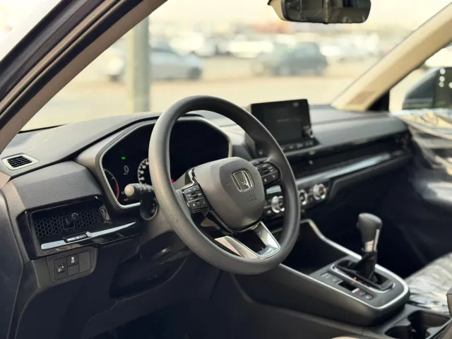 المقصورة الداخلية لـ هوندا CR-V LX 2025 أسود