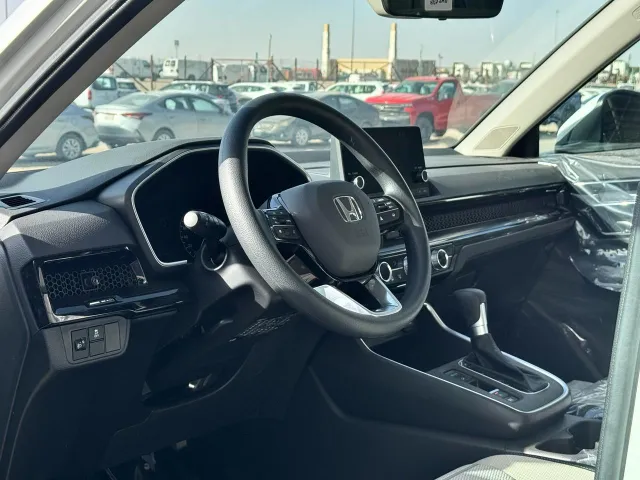 المقصورة الداخلية لـ هوندا CR-V LX 2025 ابيض